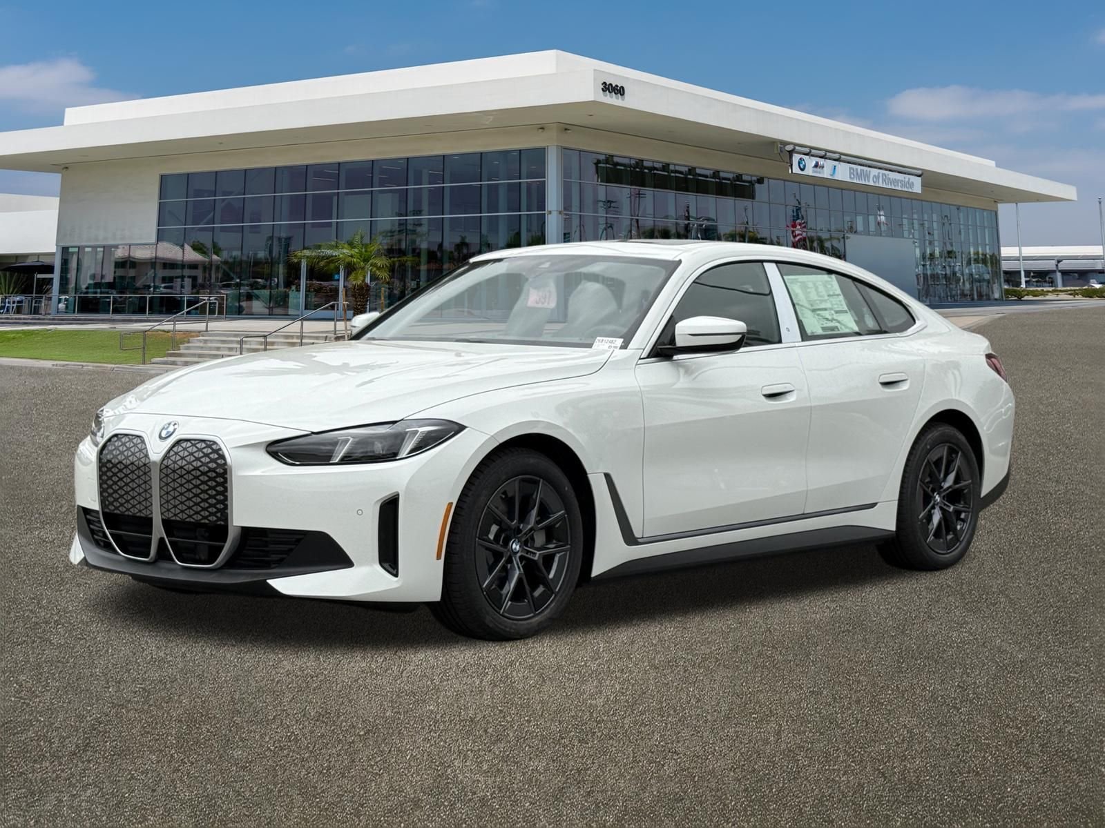 New 2026 Alpine White BMW xDrive40 image 4
