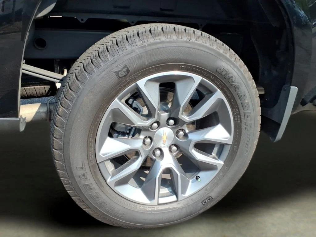 Used 2025 Black Chevrolet LT image 33