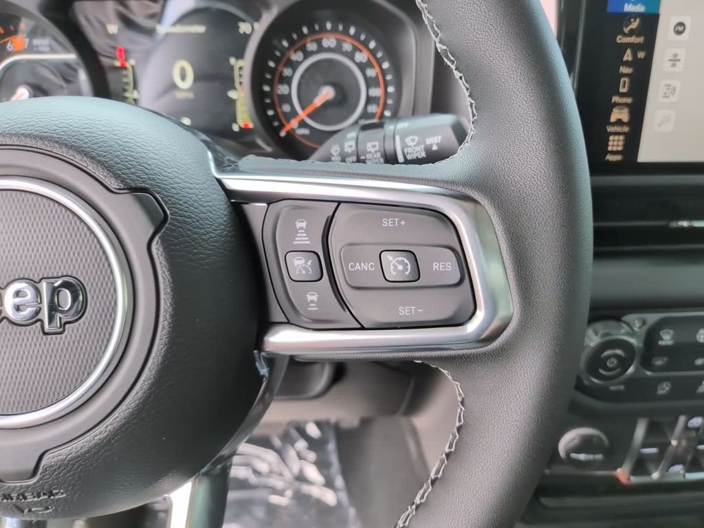New 2026 Granite Crystal Metallic Clear-Coat Exterior Paint Jeep Sahara image 24