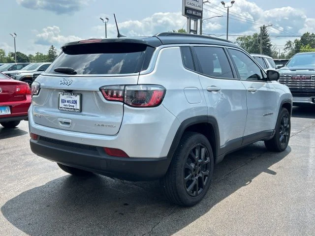Used 2025 Silver Jeep Limited image 11