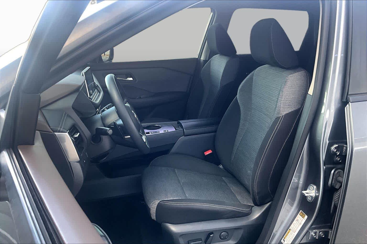 Used 2022 Gun Metallic Nissan SV image 7