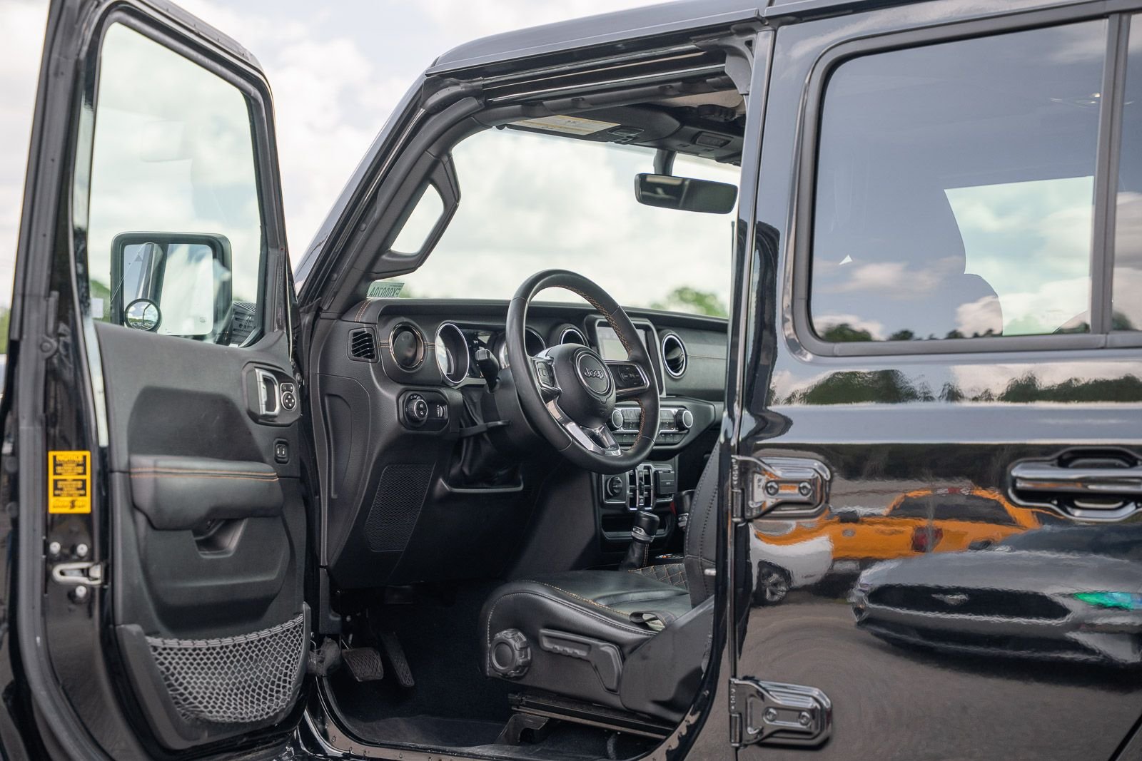Used 2023 Black Jeep Overland image 21