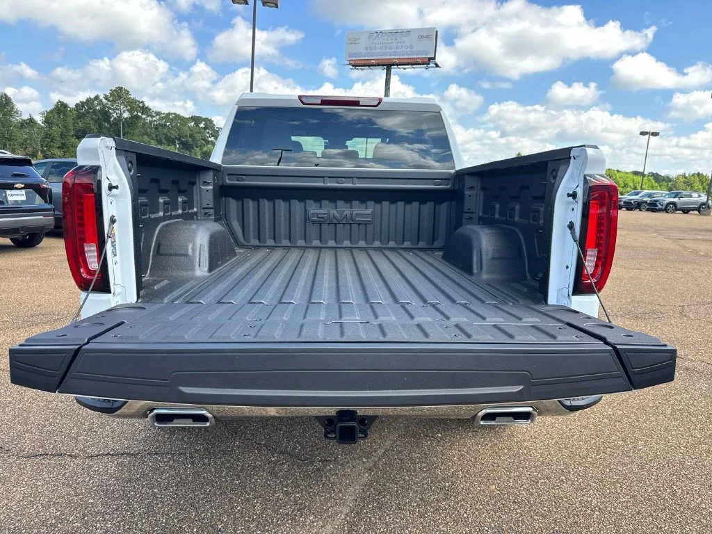 2026 GMC Sierra 1500 SLT - Photo 13