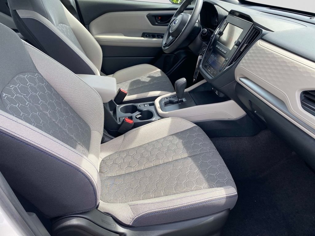 Used 2025 White Subaru Base image 19