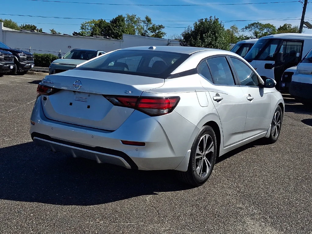 Used 2021 Silver Nissan SV Xtronic CVT image 11