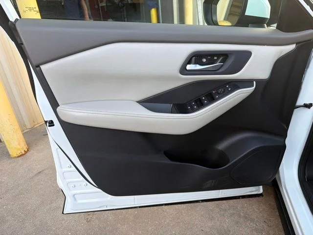 Used 2025 White Nissan SV image 18
