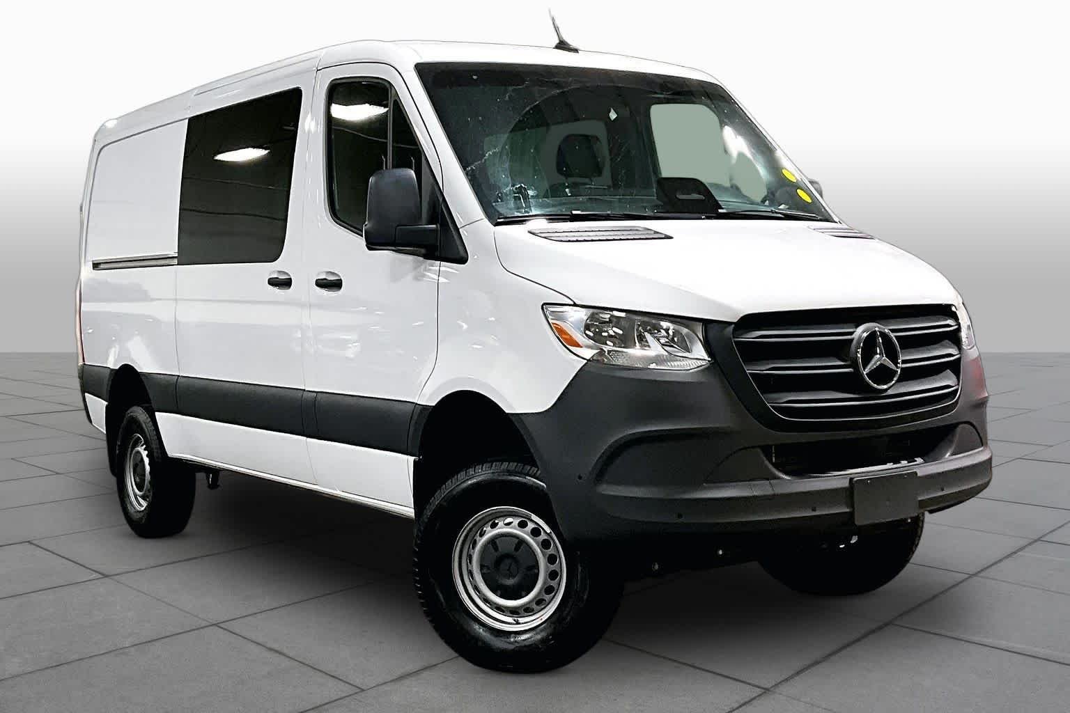 Used 2025 Arctic White Mercedes-Benz  image 3