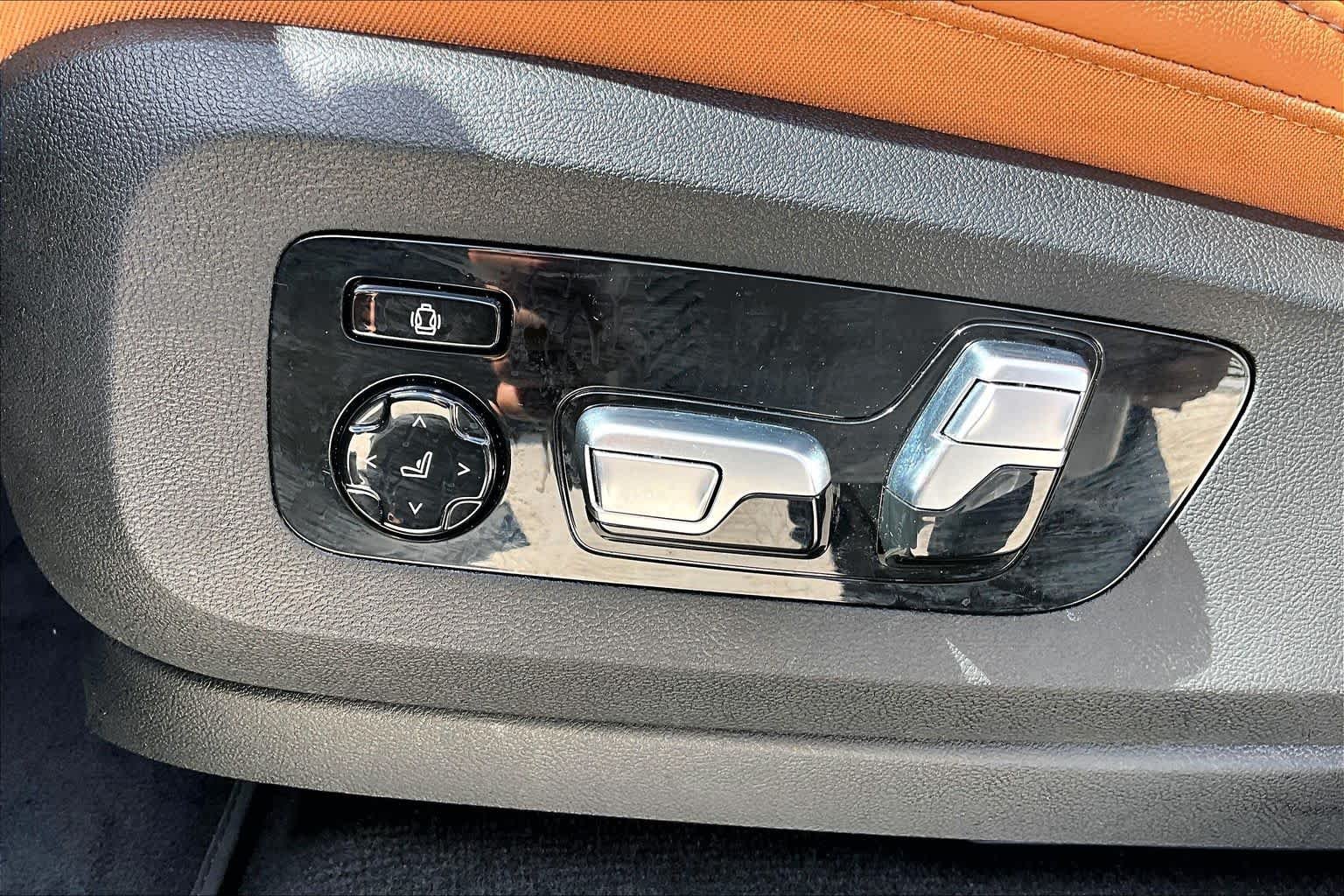 Used 2024 Skyscraper Grey Metallic BMW xDrive40i image 30