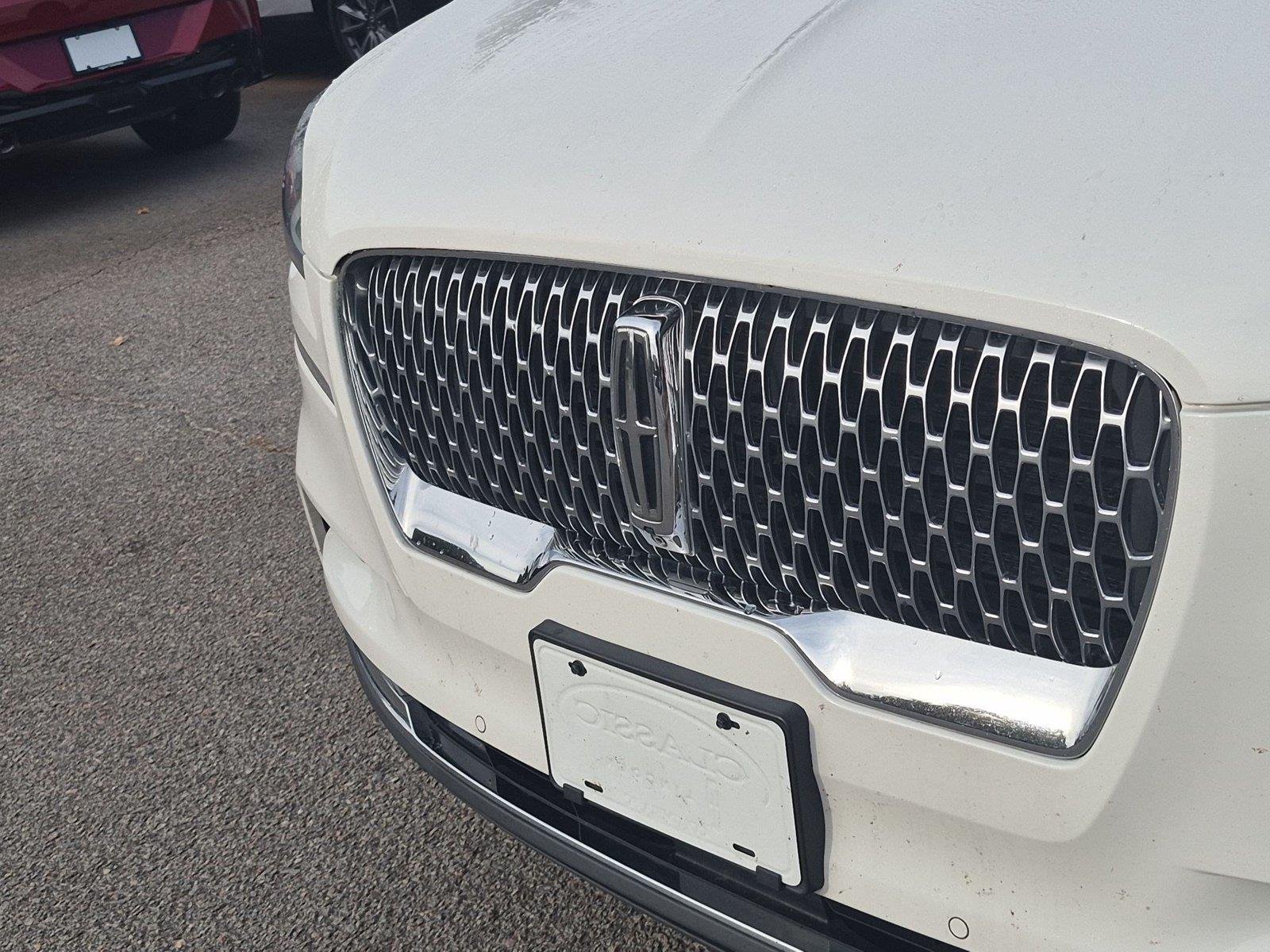 Used 2021 Pristine White Lincoln Reserve image 12