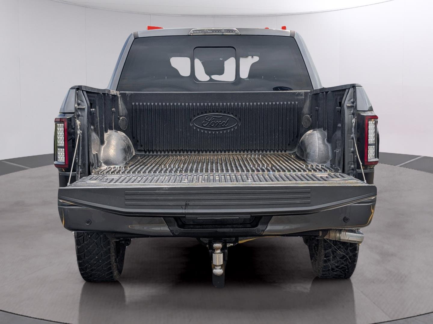 Used 2016 Magnetic Metallic Ford XLT image 13
