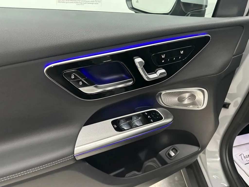 New 2027 White Mercedes-Benz GLC 300 image 14