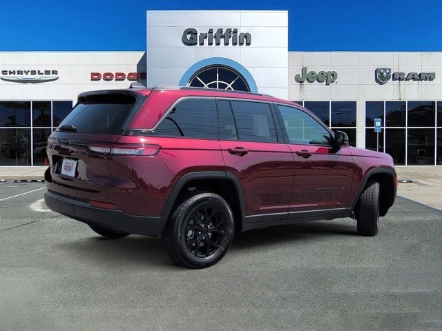 New 2026 Velvet Red Pearl-Coat Exterior Paint Jeep Laredo Altitude image 4