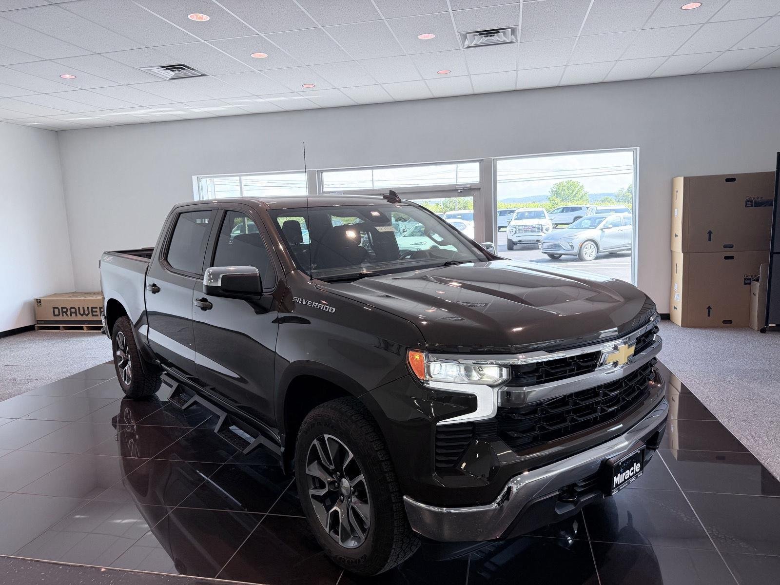 Used 2023 HARVEST BRONZE METALLIC Chevrolet LT image 7