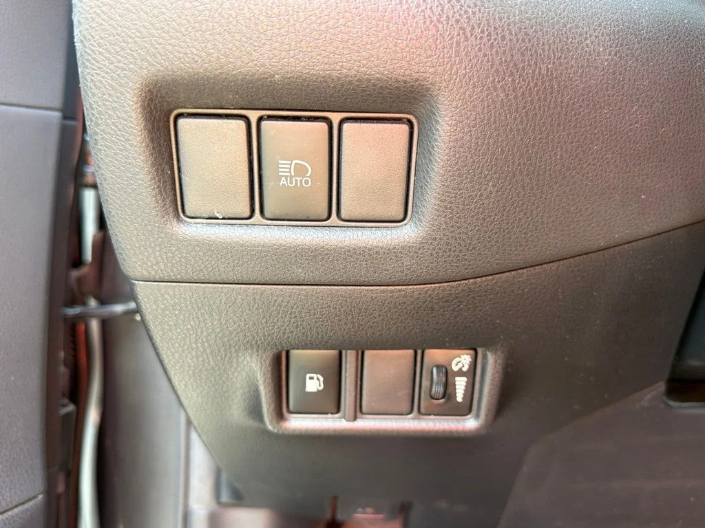 Used 2021 Magnetic Gray Metallic Toyota XLE image 18