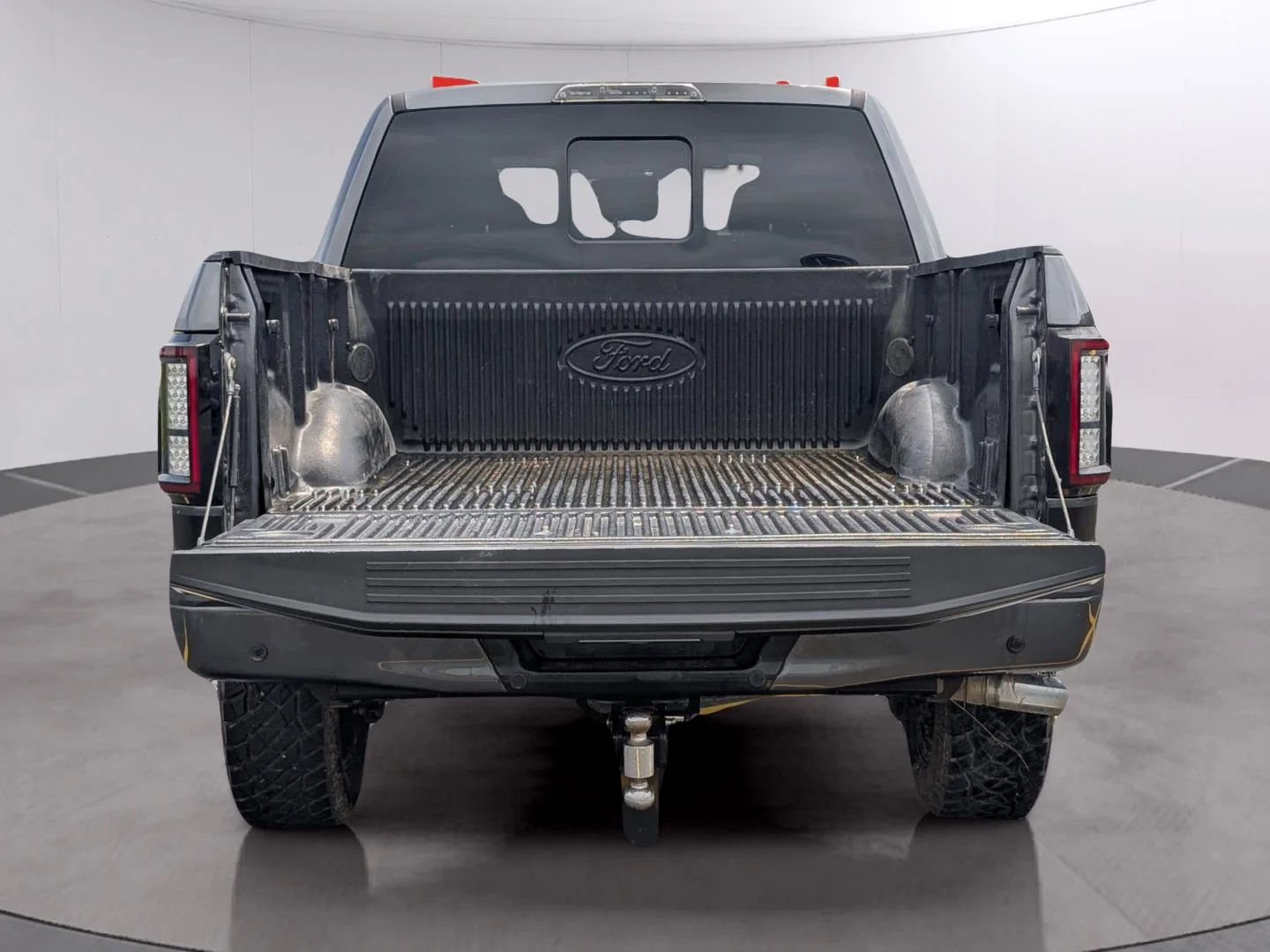 Used 2016 Magnetic Metallic Ford XLT image 13