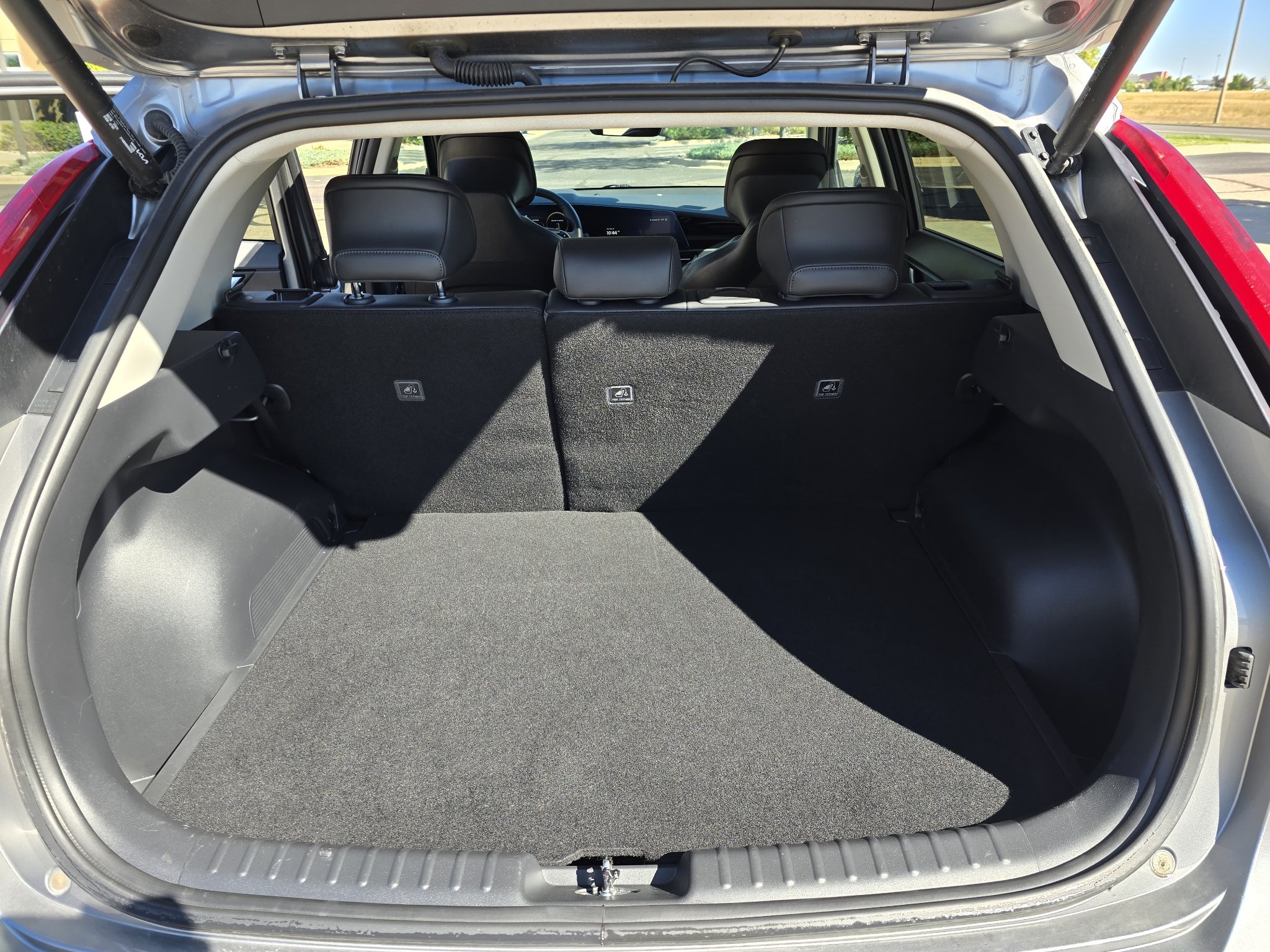 Used 2023 Steel Gray Kia Wave image 30