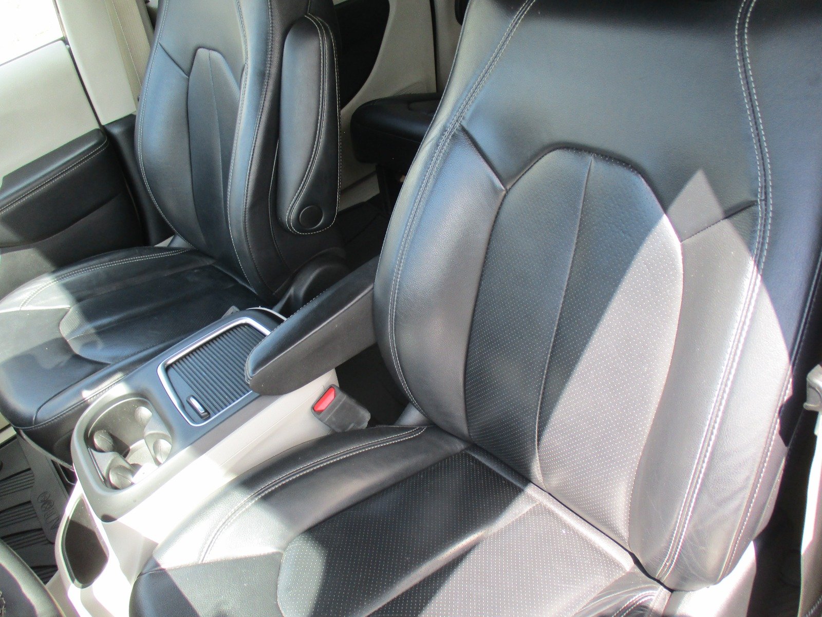 Used 2022 BLACK Chrysler Touring L image 12