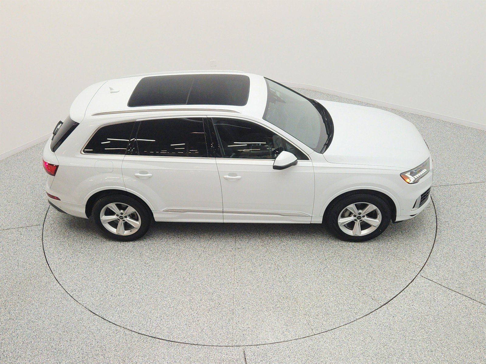 Used 2023 Glacier White Metallic Audi Premium Plus 45 TFSI quattro image 25