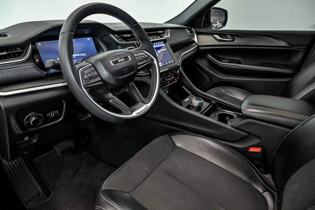 Used 2024 White Jeep Altitude X image 11