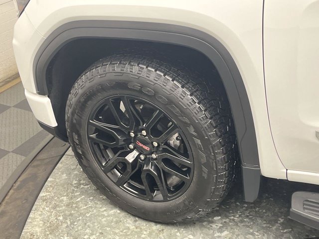 Used 2024 Summit White GMC Elevation image 36