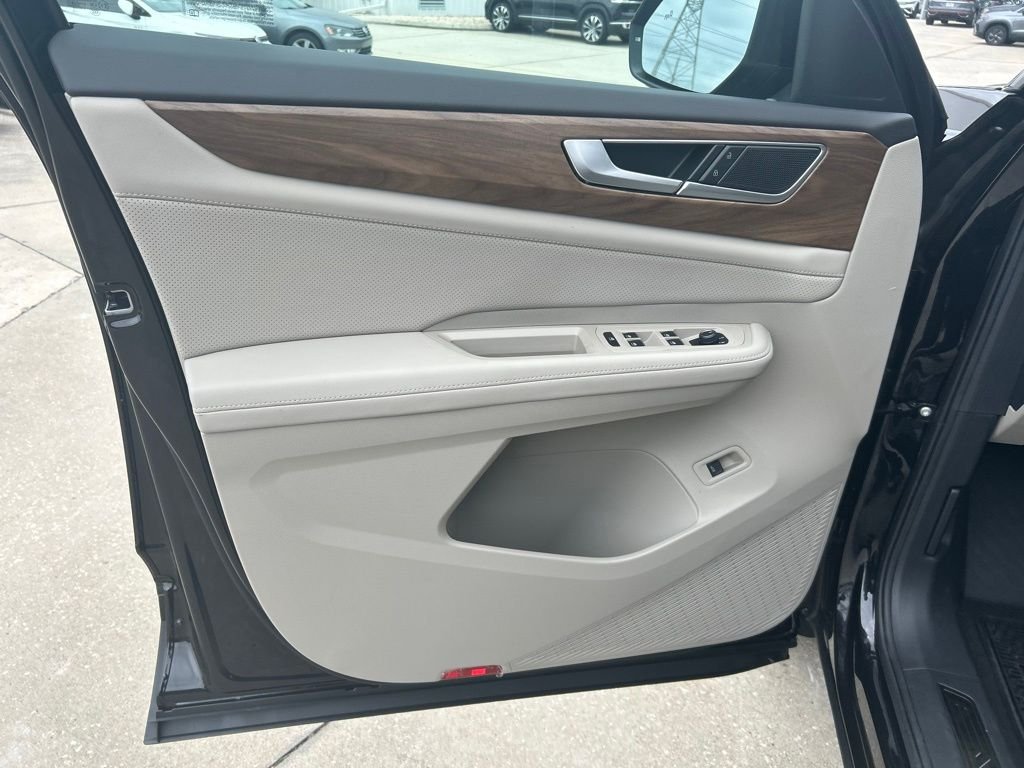 New 2026 Black Volkswagen SE w/Technology image 46