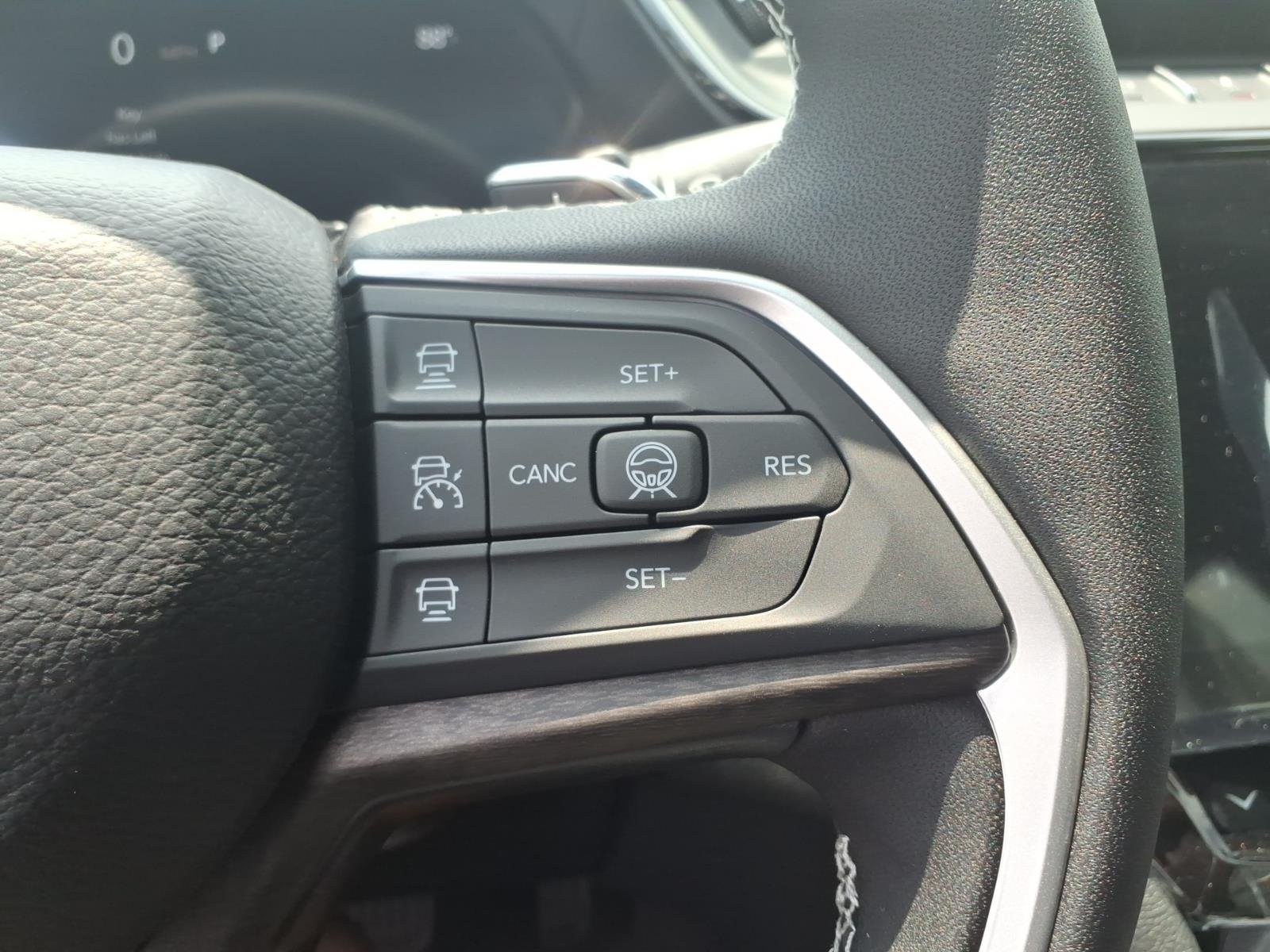New 2026 Baltic Gray Metallic Clear-Coat Exterior Paint Jeep Altitude image 19