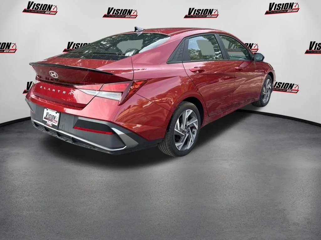 Used 2025 Red Hyundai SEL Sport image 5