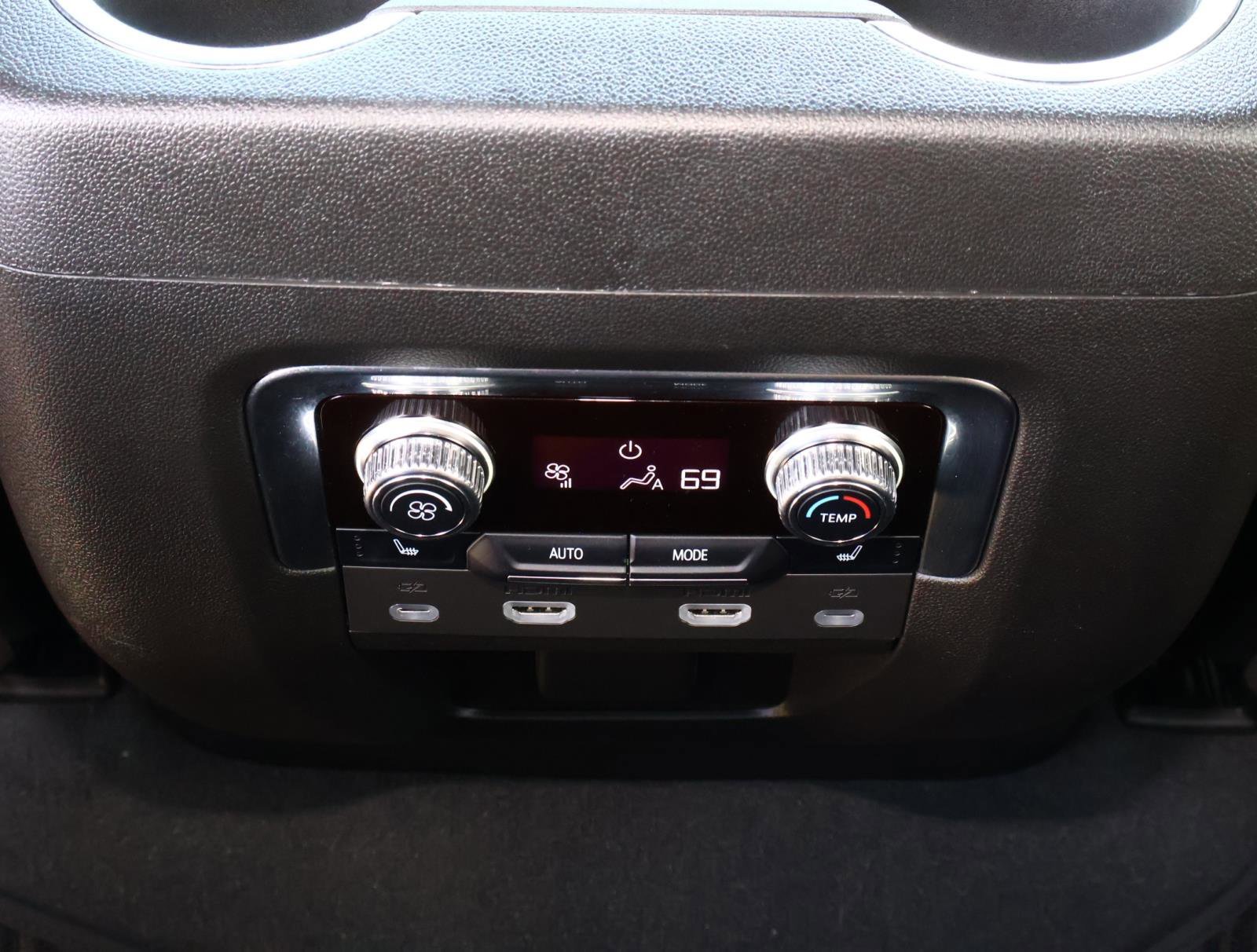 2023 GMC Yukon XL Denali Ultimate - Photo 13