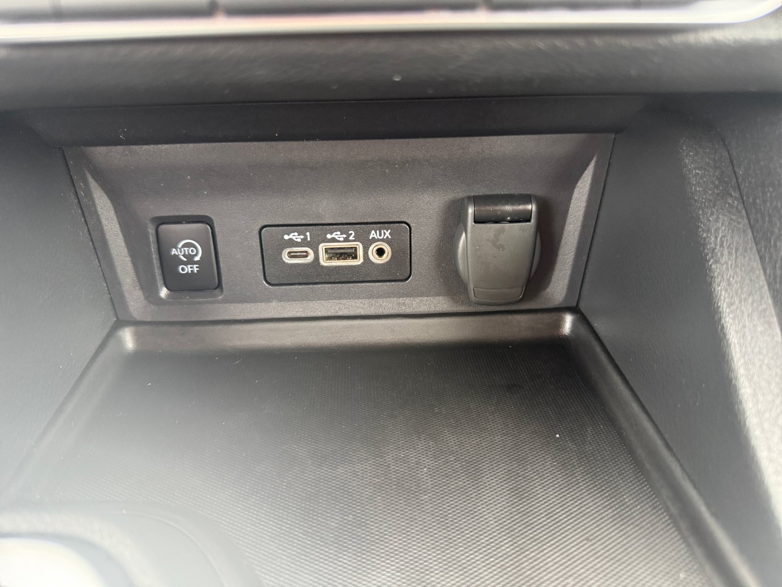 Used 2025 Scarlet Ember Nissan SV image 15