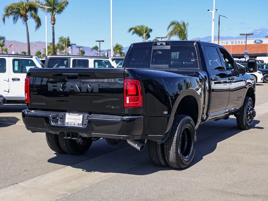 New 2026 Diamond Black Crystal Pearl-Coat Exterior Paint RAM Big Horn Night Edition image 3