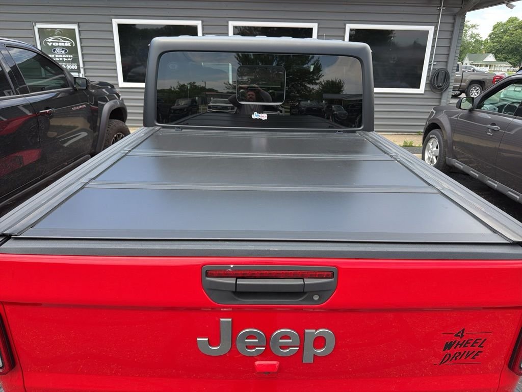 Used 2022 Red Clearcoat Jeep Overland image 5
