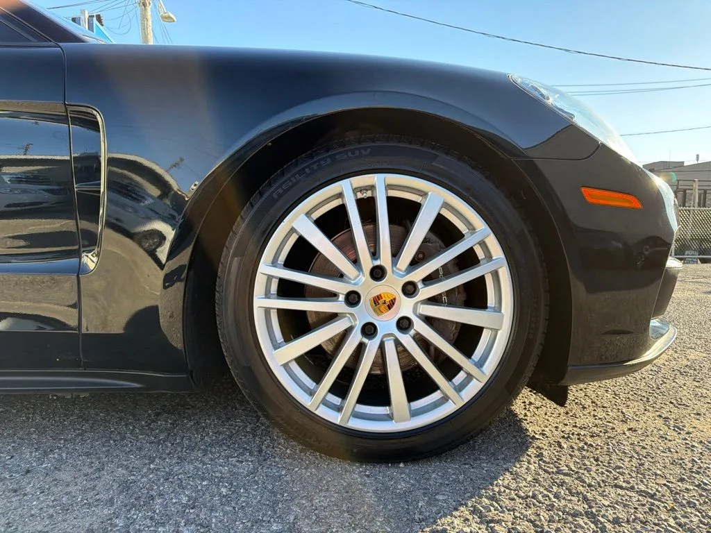 Used 2018 Black Porsche Base image 13