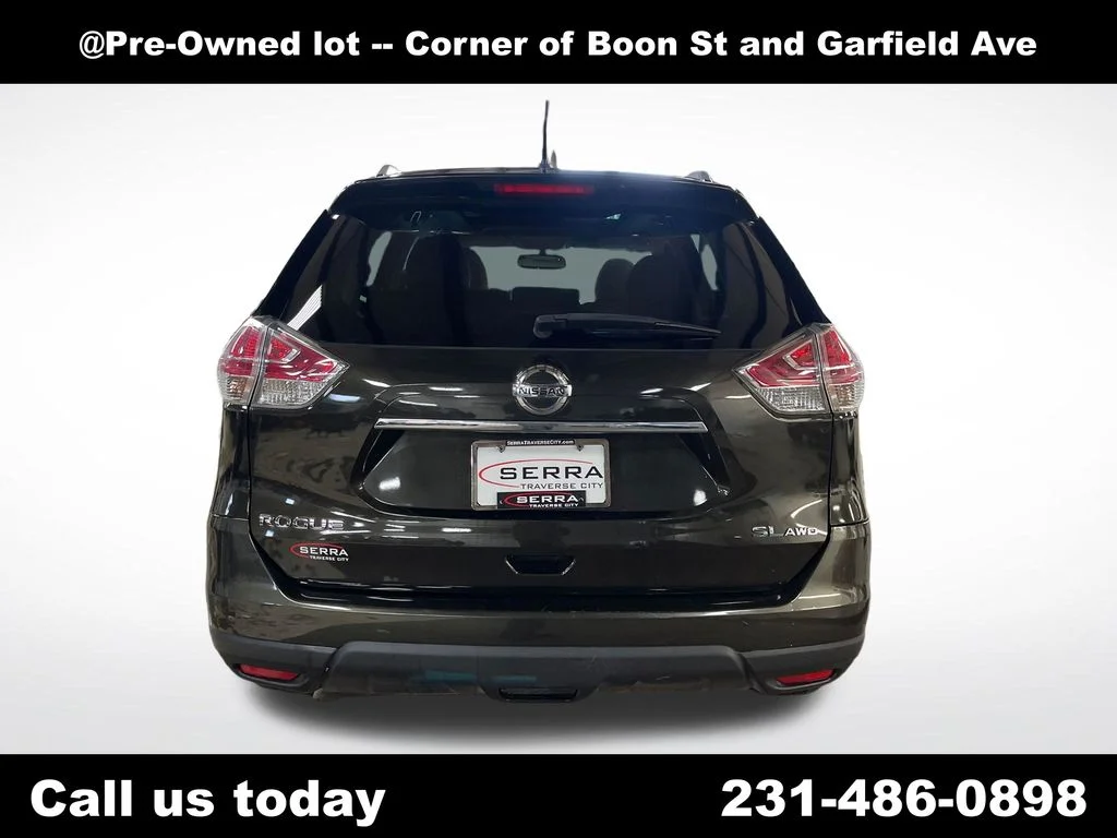 Used 2016 Black Nissan SL image 4
