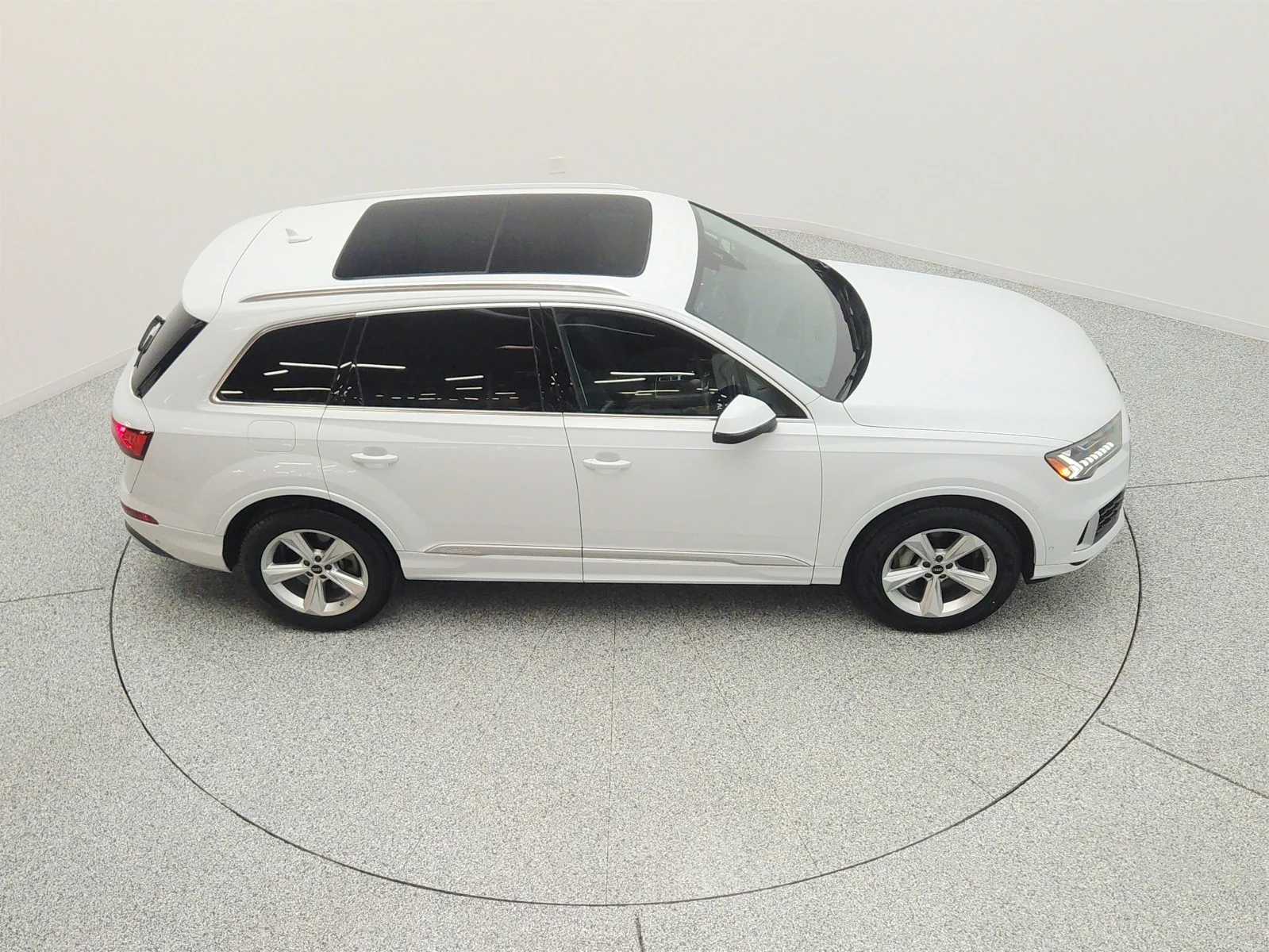 Used 2023 Glacier White Metallic Audi Premium Plus 45 TFSI quattro image 25