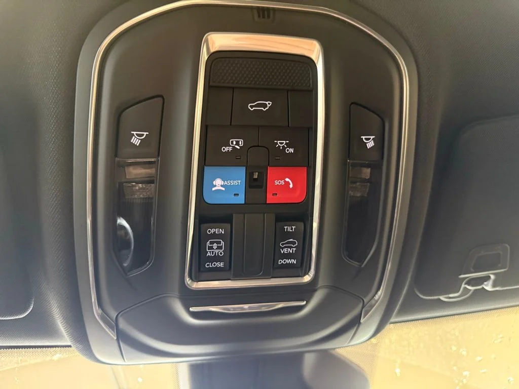 New 2026 Silver Zynith Exterior Paint Jeep Laredo X image 37