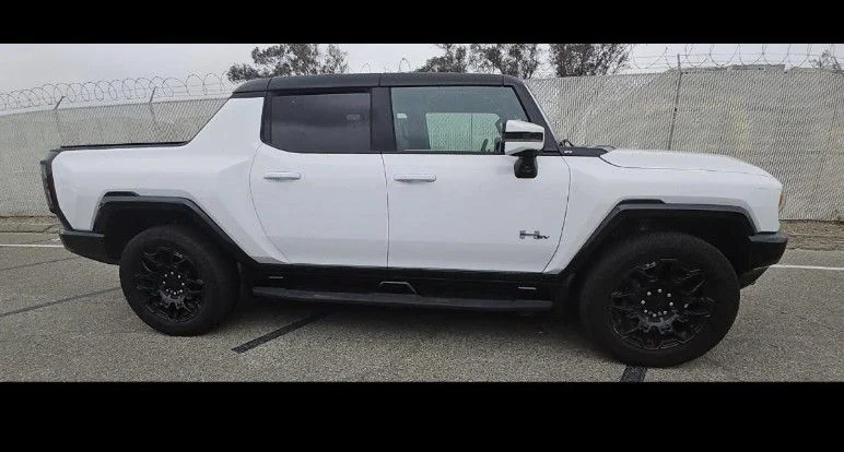 Used 2024 White GMC 2X image 5