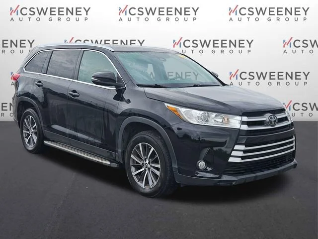 Used 2019  Toyota SE image 7