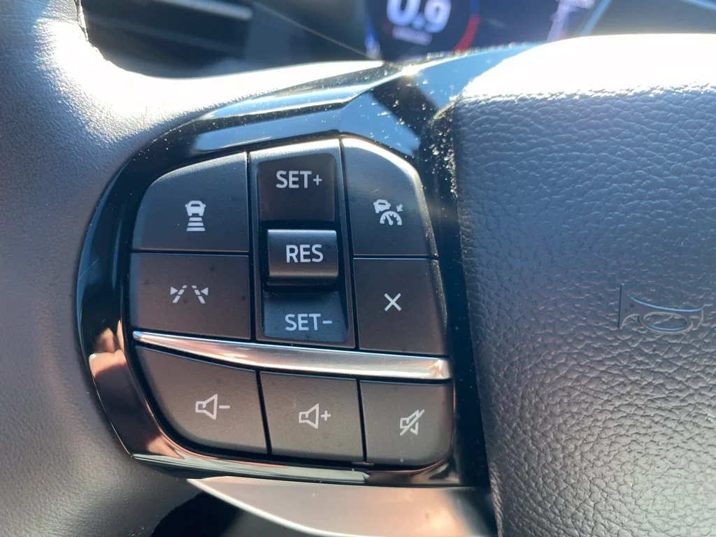 Used 2025 White Ford Platinum image 26