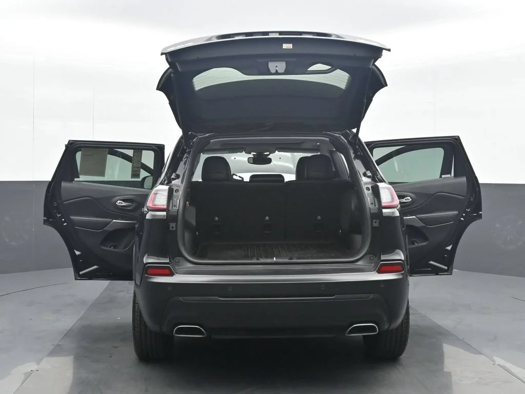 Used 2022 Black Jeep Latitude Lux image 35
