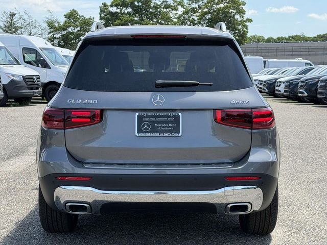New 2026 Mountain Grey Metallic Mercedes-Benz GLB 250 image 8