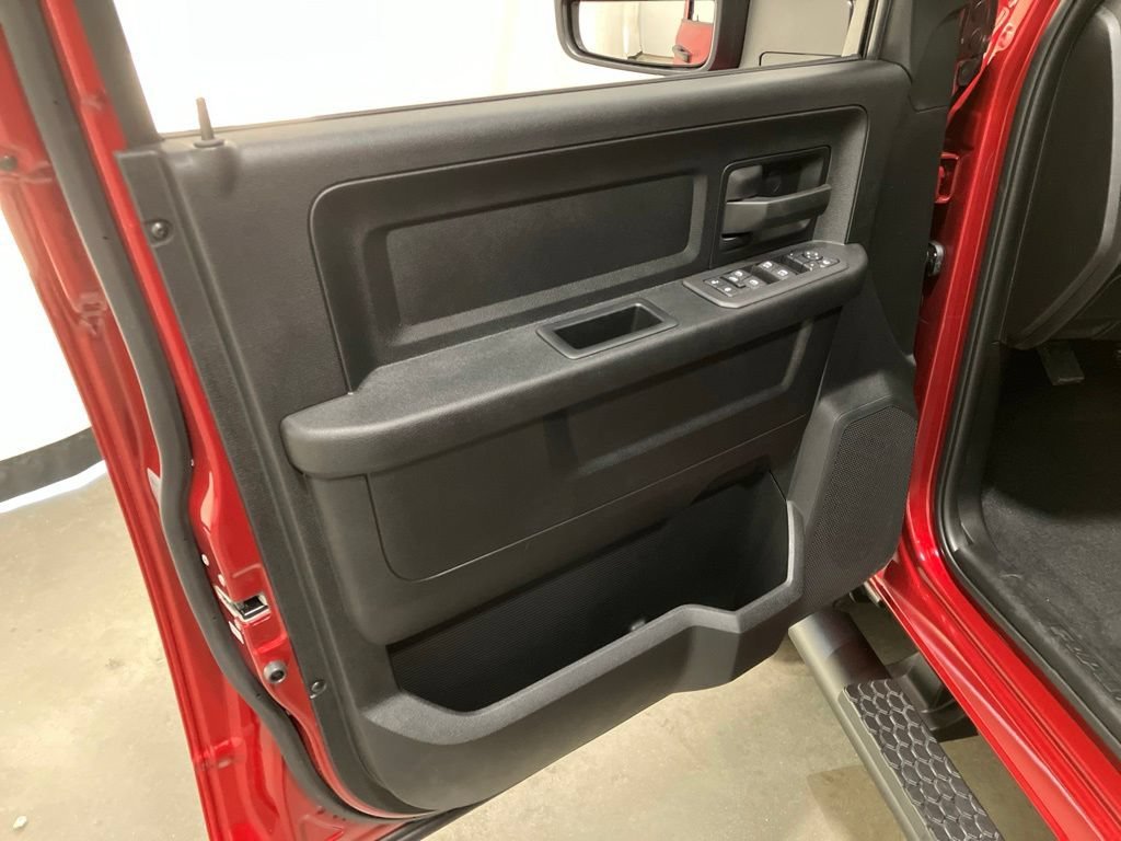 New 2026 Molten Red Pearl-Coat Exterior Paint RAM Tradesman image 11