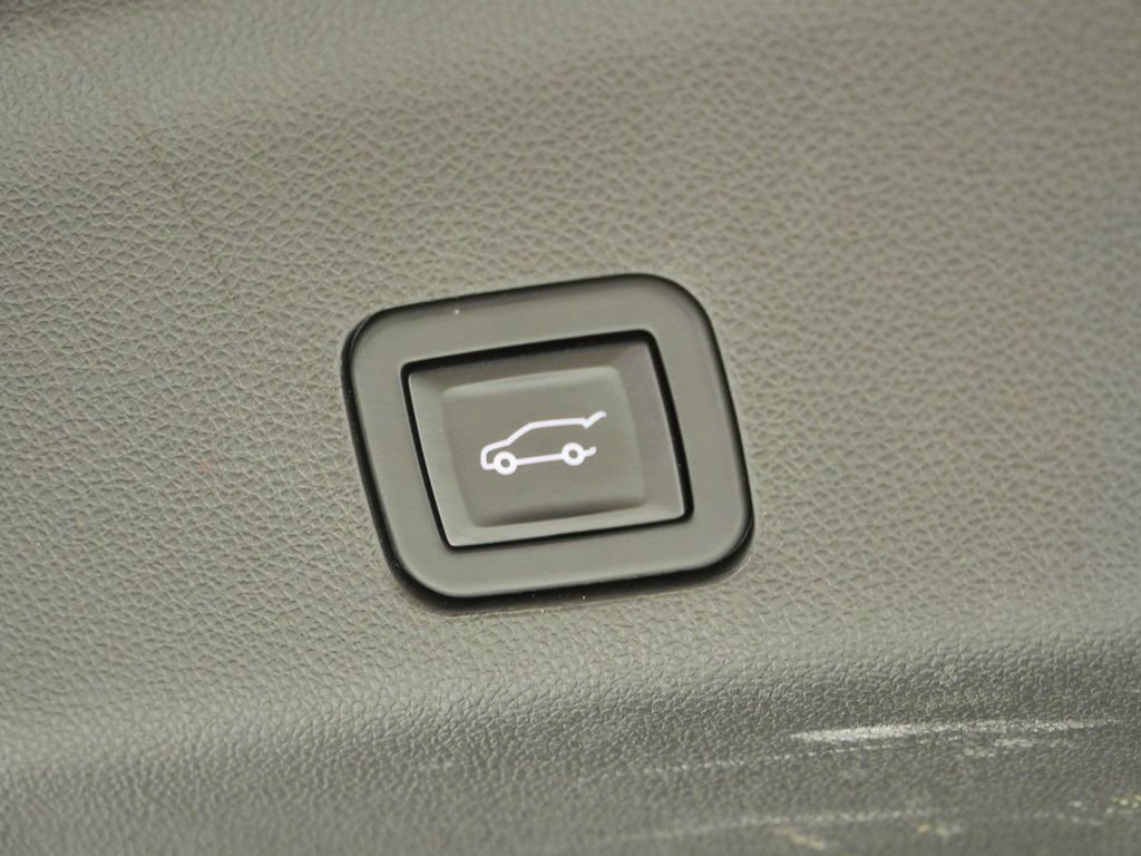 Used 2022 Black Chevrolet High Country image 27