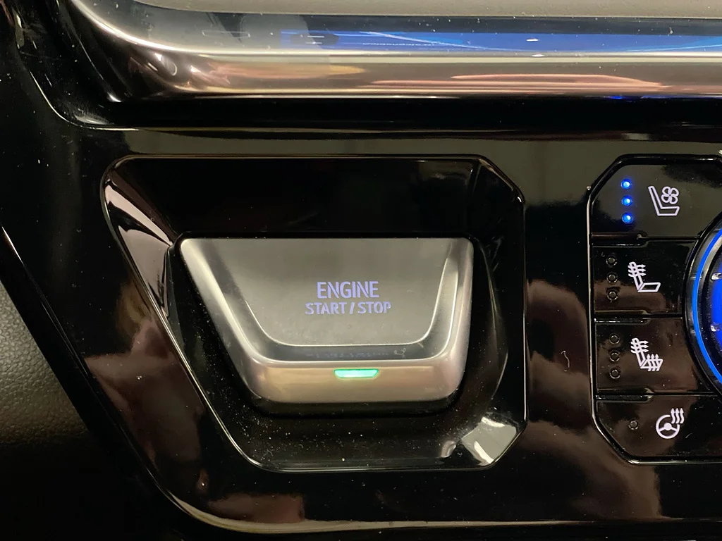 Used 2025 Sterling Metallic GMC Denali Ultimate image 17