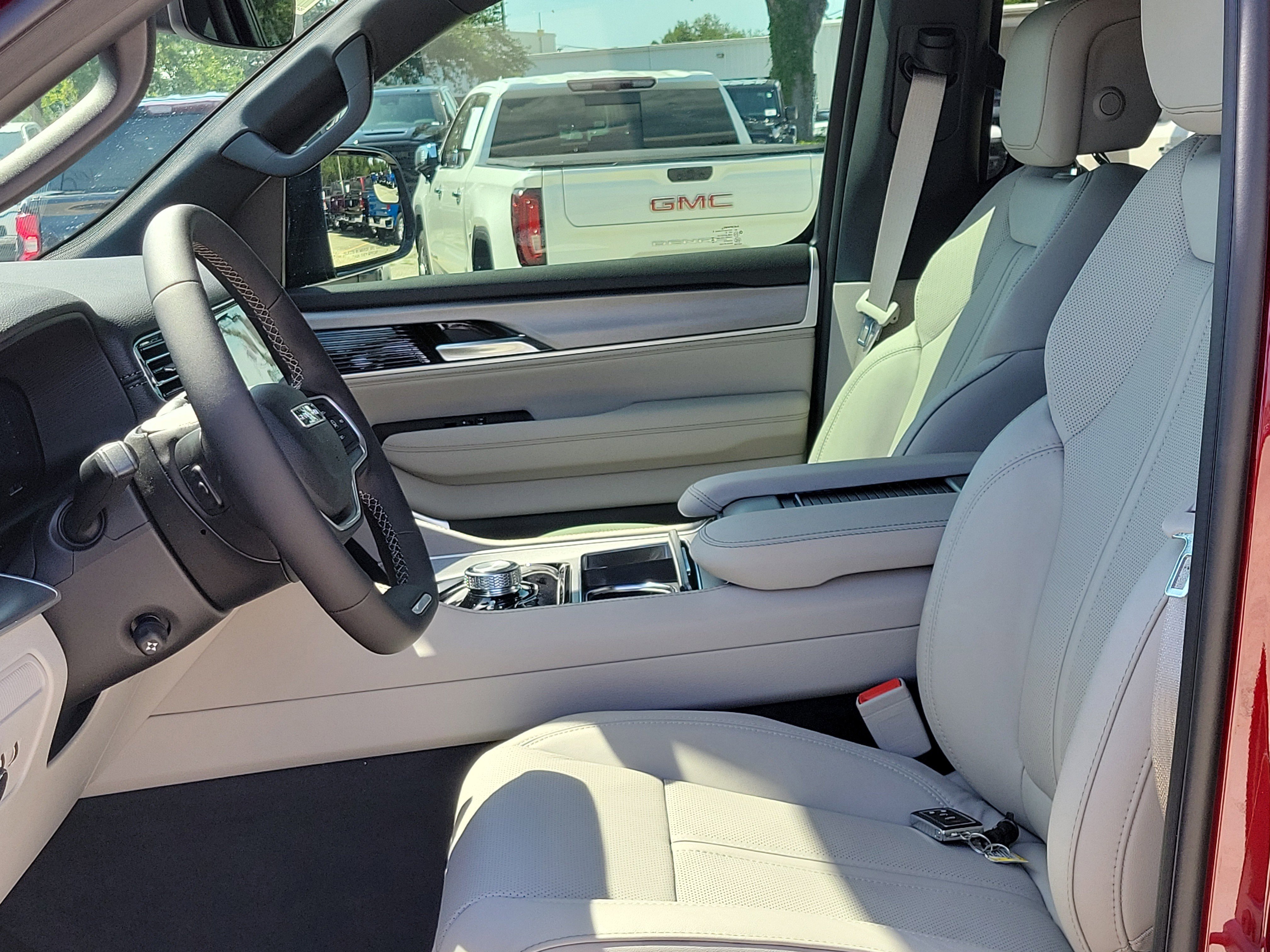 New 2026 Velvet Red Pearl-Coat Exterior Paint Jeep  image 18