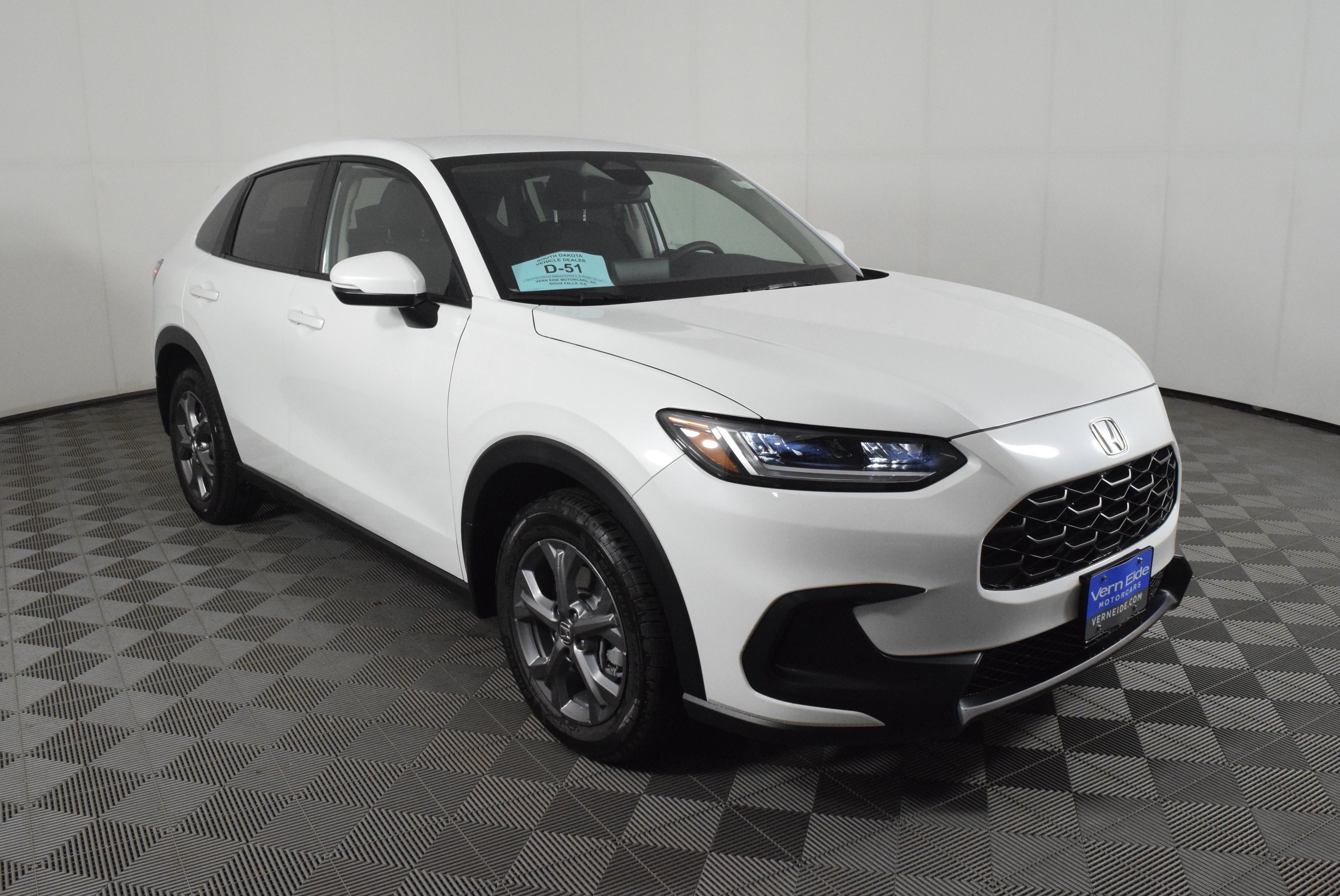 New 2027 Platinum White Pearl Honda LX image 4