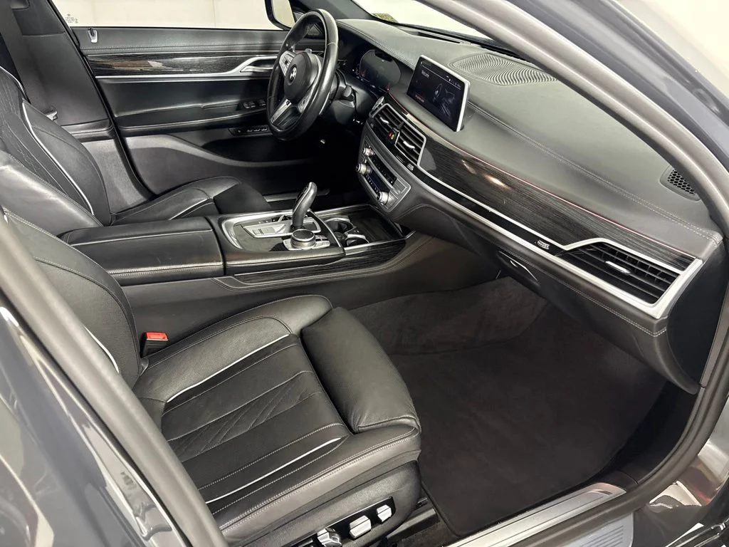 Used 2021 Gray BMW 740i image 18