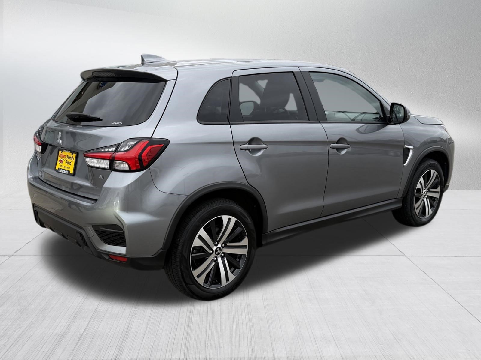 Used 2025 Mercury Gray Metallic Mitsubishi SE image 8