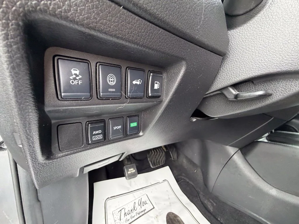 Used 2020 Gray Nissan SV image 17
