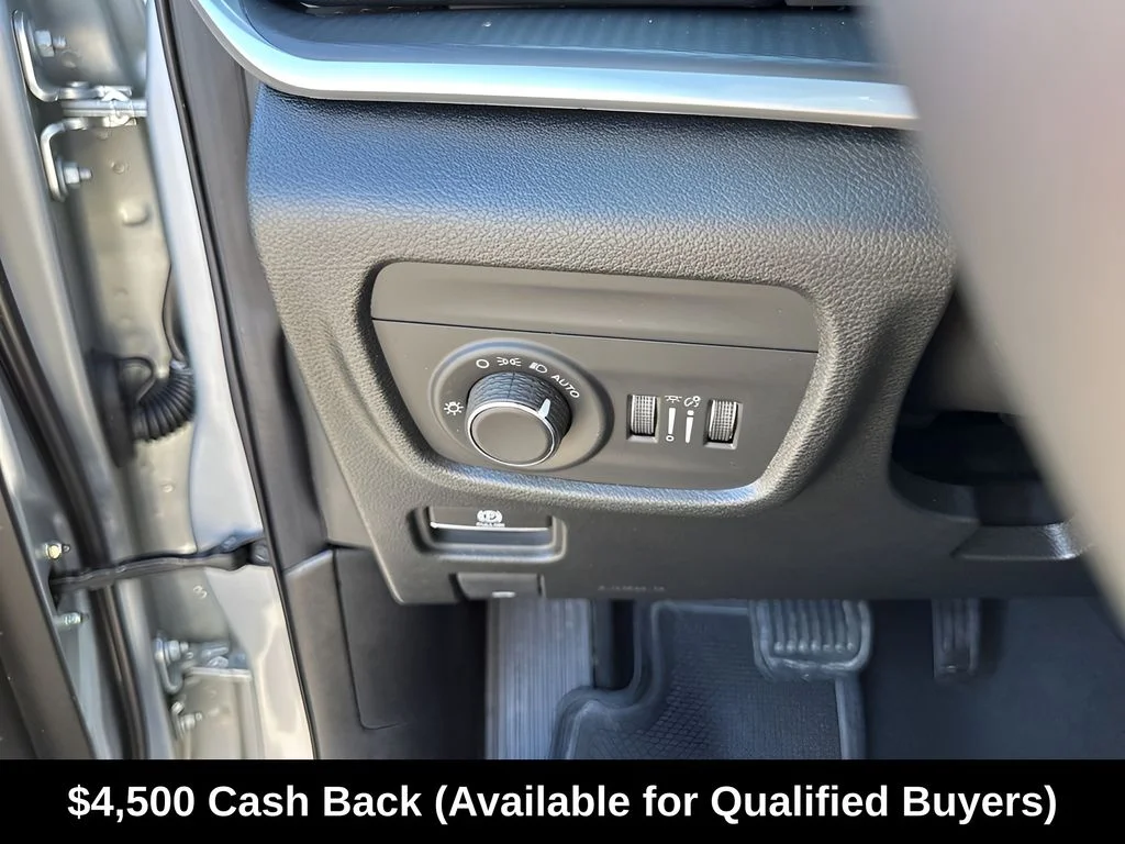 New 2026 Silver Zynith Jeep Laredo image 32