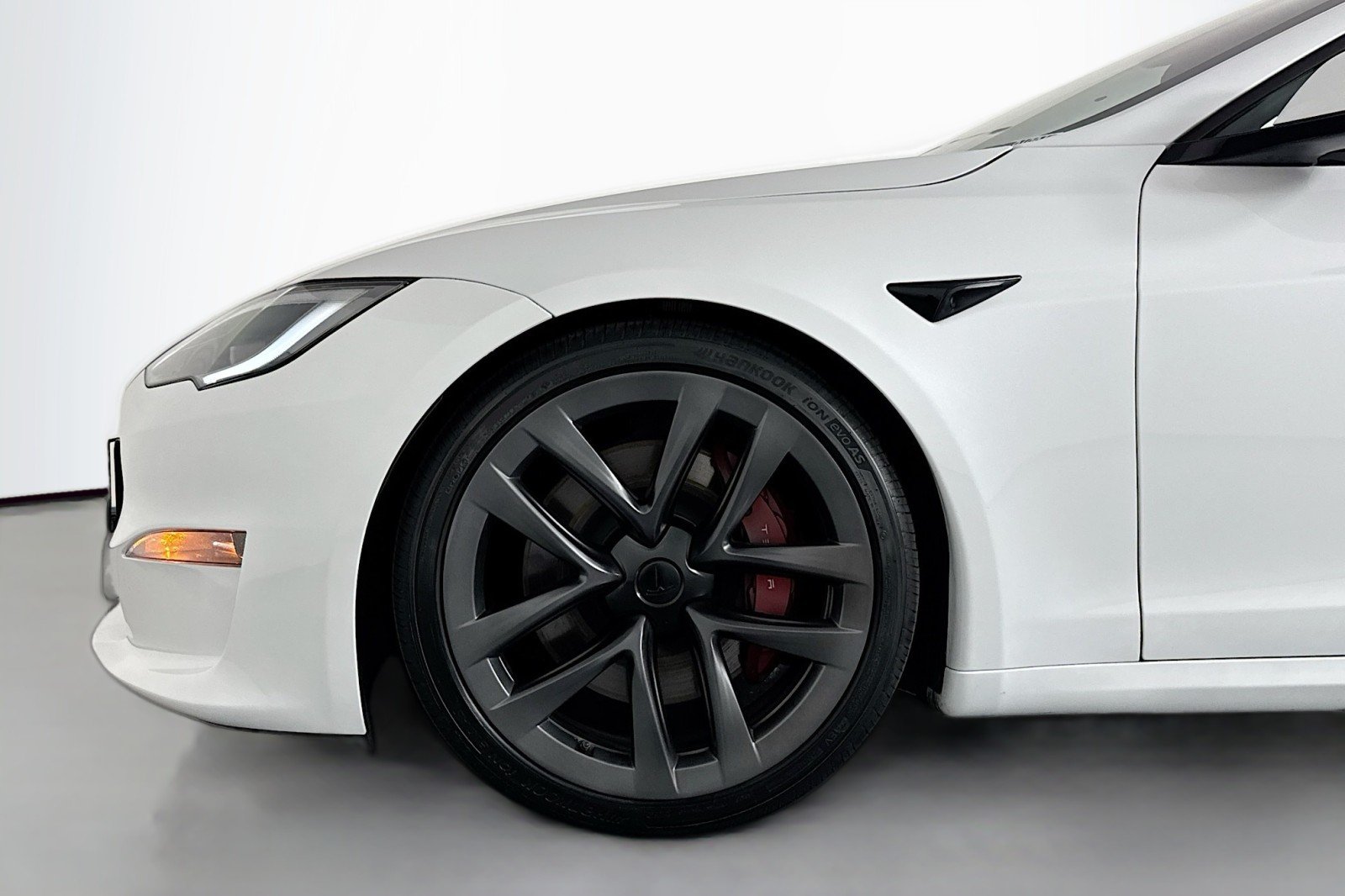 Used 2023 WHITE Tesla Standard Range image 9